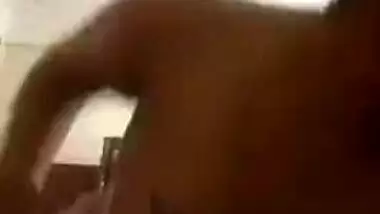 Indian babe takes red towel down to make fans see her XXX boobs