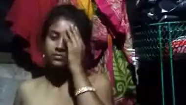 Amateur Desi girl has naked XXX body parts to show off on camera
