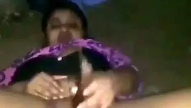 Nude desi lady fucks her hairy pussy with a brinjal