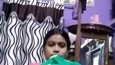 Desi aunty flashing chut video