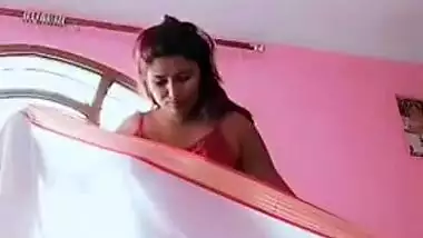Swathi Naidu Covering Boobs With New Blouse