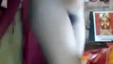 Desi girl dries body with a towel including erogenous XXX zones on camera