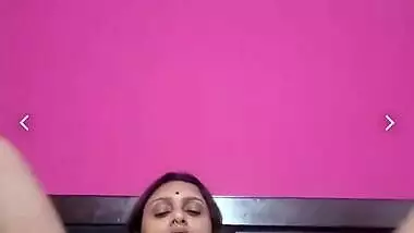 Unsatisfied big boobs bhabhi dildoing pussy
