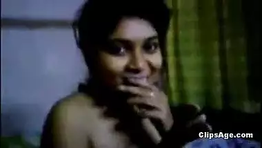 Indian Hot Desi Girlfriend nude clip exposed by her boyfriend after her wedding - Wowmoyback