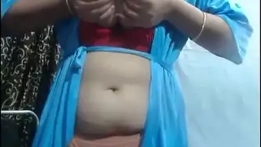 Busty Desi aunty vibrator XXX show big tits with dildo vibrator