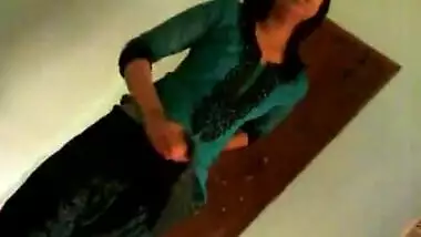 Small Indian tits have the XXX right to be showed off by sex model