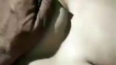 Lascivious Desi girl cheats on husband with XXX buddy in MMS video