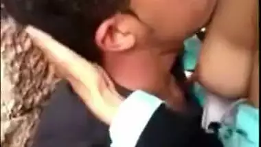Skinny Indian gal caught riding lover's dick outdoor in Desi mms clip