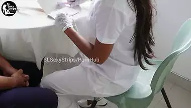 දොස්තර නෝනා හින්දා මන් සතුටෙන් Sri Lankan Docter Test Patient Sex Plesher Allow Me To Fuck Her Hard
