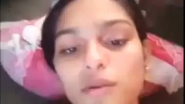 Pretty Desi college girl exposes her tits and shaved cunt on XXX cam