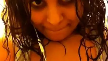 Hot Uk Nri Babe Shower-2