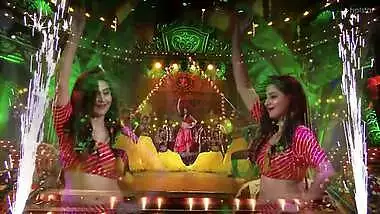 Etv Anchor Varshini Supet Hot Jiggling Fleshy Navel & Boobs Shaking Item Dance