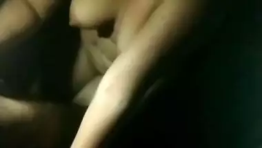 Meri Bandi Pahli Bar Mera Lund Hilati Hai Or Mal Muh Ke Anda