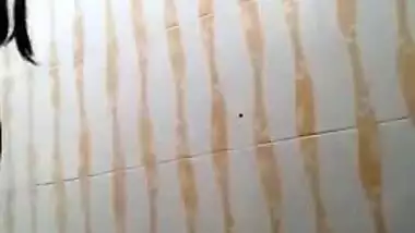 Indian finds a era in the bathroom set to film her for XVideos