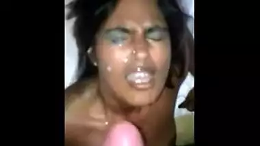 Lewd hottie from Chennai gives blowjob and receives cumshots