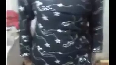 Desi sex videos of an amateur girl letting her uncle enjoy her sexy figure