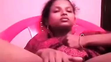 Keralan Desi stimulates pussy with her own fingers in solo XXX video