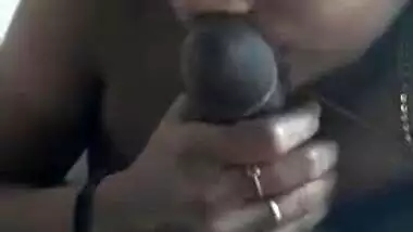 Dusky Tamil girl kisses Desi cameraman's XXX penis in close-up video