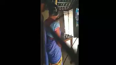 Desi village sex! Indian sexy aunty in red saree quick fuck and blow