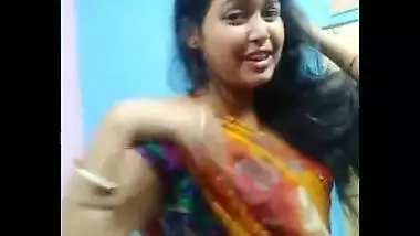 Cute housewife priya malakkar sexy navel show