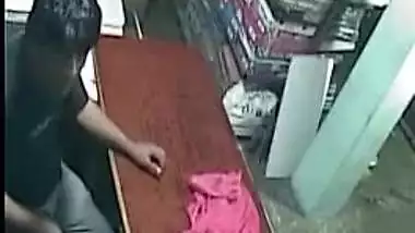 XXX sex is the best way to satisfy the Desi MILF in this MMS video