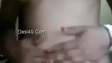Brave Desi gal strips naked showing her XXX body is ideal for sex