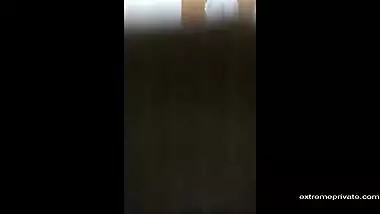 Sali ko Bathroom me nahati hua Camera me khicha