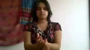 natasha talpade changing her dress