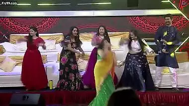 Milf Anchor Shyamala Rare Super Hot Fleshy Jiggling Deep Navel Exposing Dance