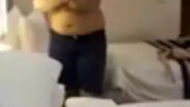 Desi Busty Wife Dancing Nude Ashique-Banaya in Hotel Room