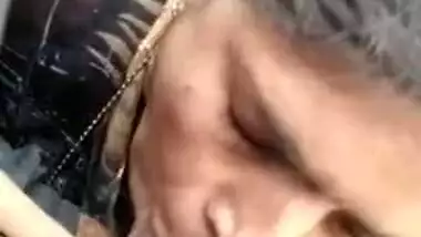 Telegu Desi XXX wife gives a good blowjob in a car MMS video