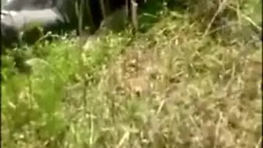Leaked Desi XXX mms, nasty Mallu couple was caught fuck outdoor in bushes