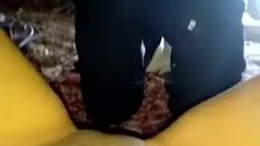 Desi whore in sari reveals pussy for bonking in self-made XXX video