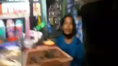 MMS of mere Papa ne ghar par akeli Mami ko chodkar masti ki