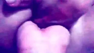 Adhi Raat Ko Maine Apni Nokrani Ke Choot Me Pura Hath Hi Ghusa Diya 9.3