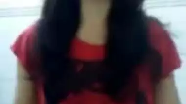 indian babe showing boobs saying mujhe toh yaad hi nahi main bra nahi pahni hu