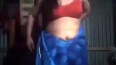 Desi bhabhi stripping saree and showing boobs