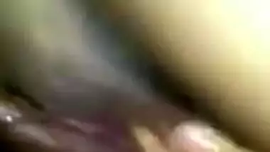 Jbrdast ungali ki aur choda nikala pani