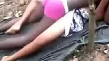 Indian Hot Young Couple Dating N Fucking College immature in Public Park - Wowmoyback