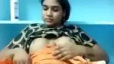 Desi girl shows off pussy to XXX lover via video link and becomes MMS