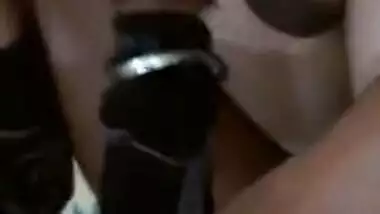 Dusky escort girl strokes Desi client's XXX dick with oiled hands