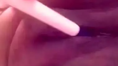 Sexy Desi girl with big jugs does solo XXX porn in this MMS video