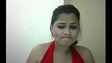 Slutty bhabhi ‘ji’ teases and pleases her viewers on webcam