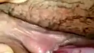Nude Indian minx fingers XXX peach while recording sex selfie in bath