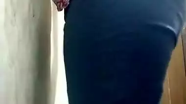 Bhen Ko Blackmail Krke Choda Aur Nahate Hue Choot M Ungli Daal Di Jaberjasti