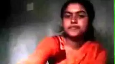 Modest Indian teen finds courage to pose naked in quick porn clip