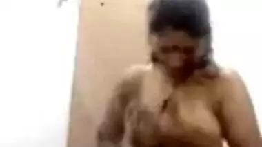 Tamil wife showing live bath clip to his bf