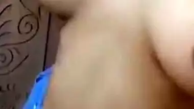 Sexy Desi doll demonstrates her big beautiful tits for XXX show