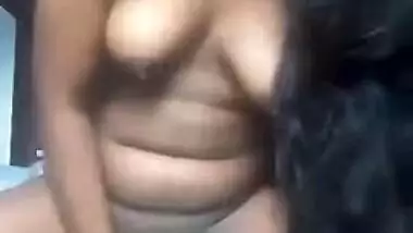Indian performs her own sex show riding on XXX dildo in the nude