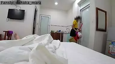 Public Dick Flash 2. Hotel Maid Watching Me Jack Off and showed big ass Mom.
